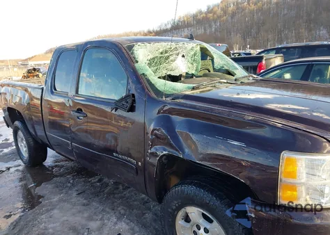 2008 Chevrolet Silverado 1500 Lt1 z USA, uszkodzony, nr VIN 1GCEK19JX8Z282334